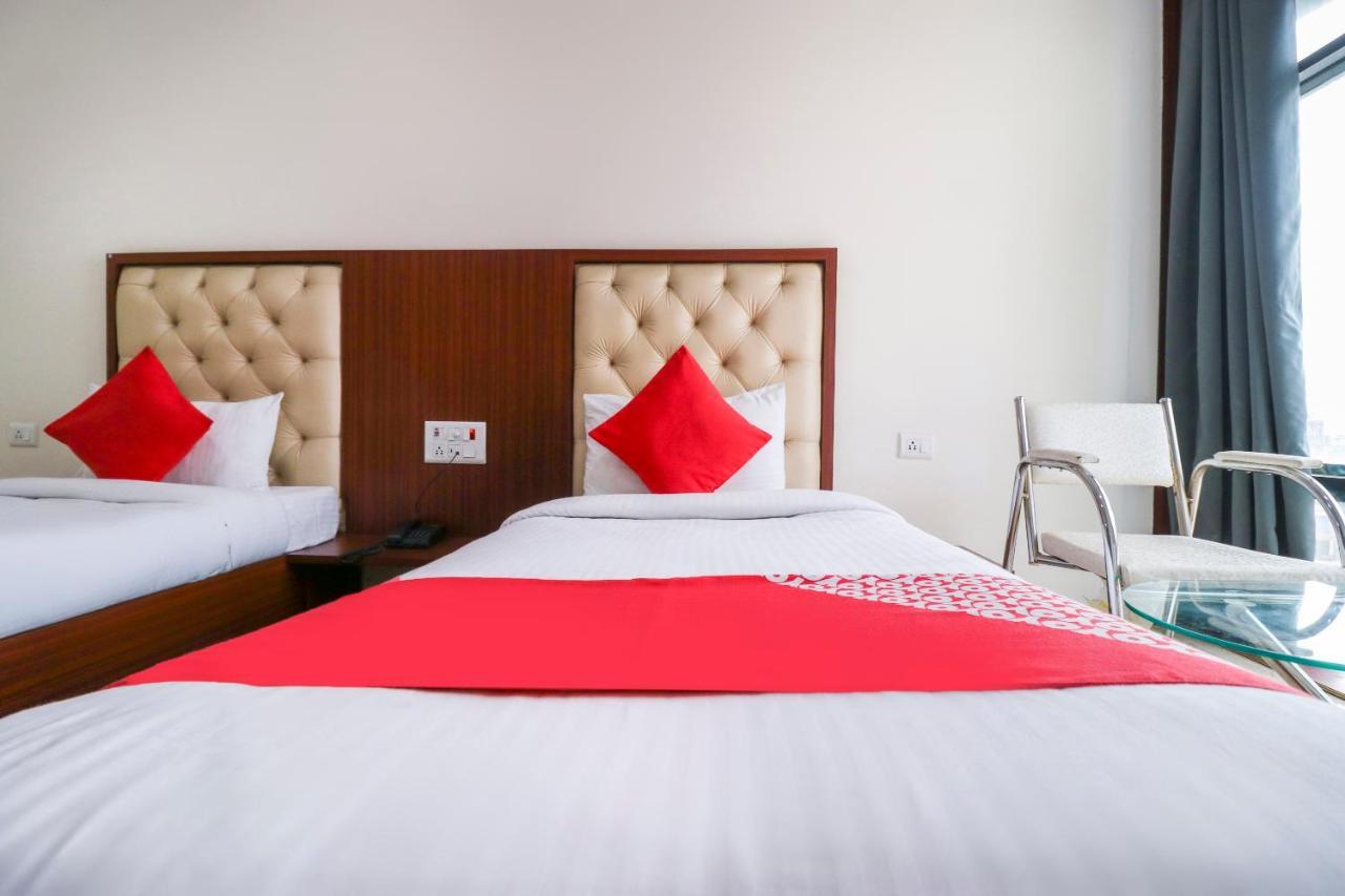 Oyo Flagship 69860 Mastana Palace Hotel Váránaszi Kültér fotó