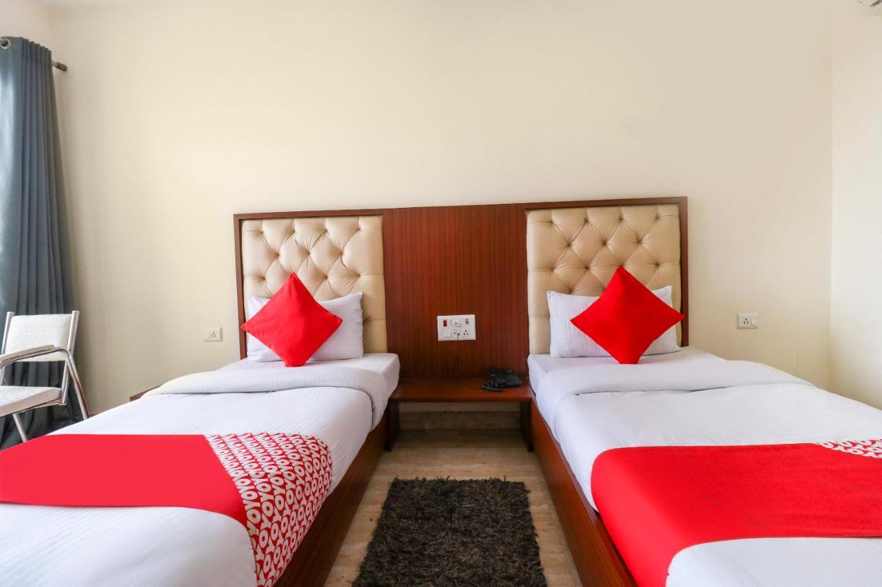 Oyo Flagship 69860 Mastana Palace Hotel Váránaszi Kültér fotó