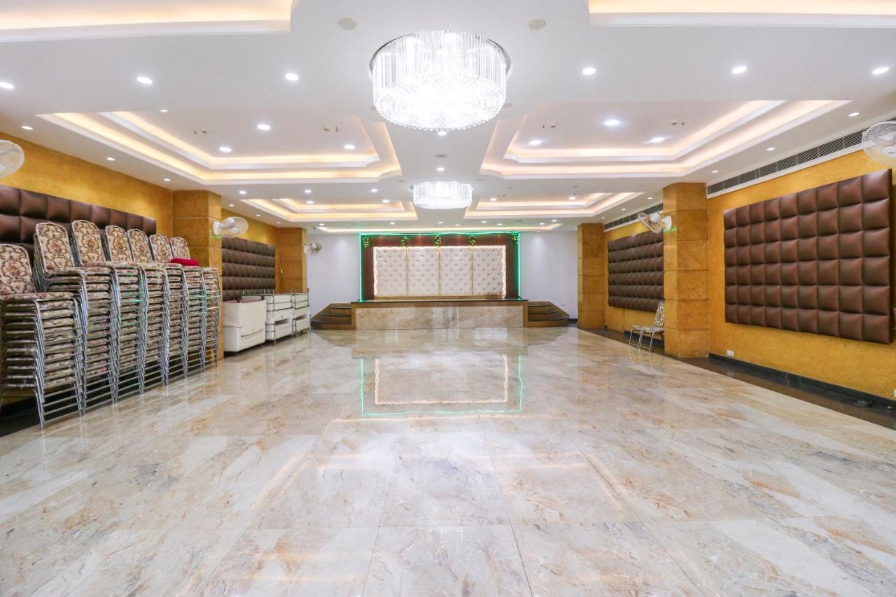 Oyo Flagship 69860 Mastana Palace Hotel Váránaszi Kültér fotó