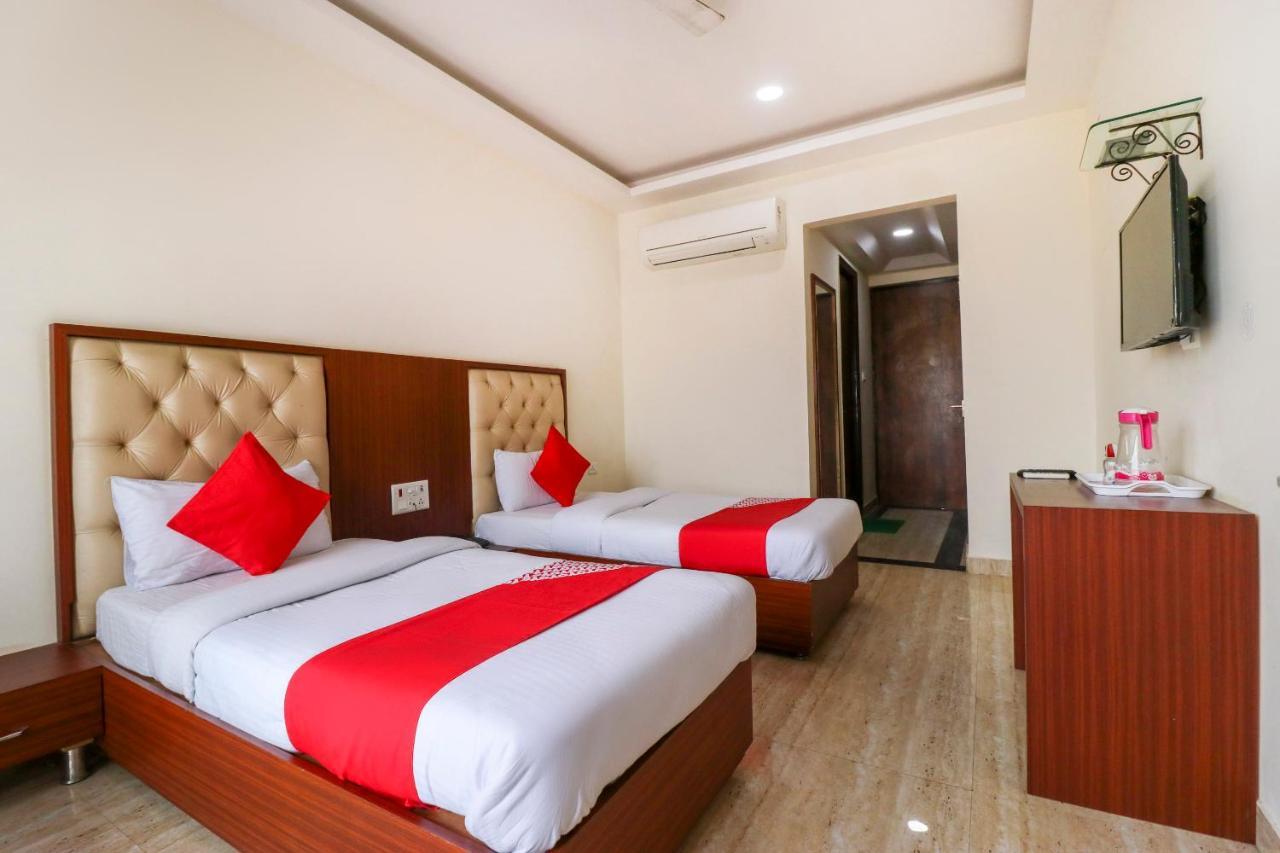 Oyo Flagship 69860 Mastana Palace Hotel Váránaszi Kültér fotó